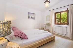 4 bedrooms, iron/ironing board, travel cot, WiFi - Villa With Private Pool with Sea Views . Homely  traditional majorcan house (Deyá)