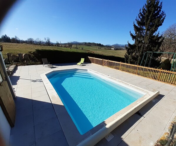 Pool - Gîte des Hirondelles. (Quintenas)