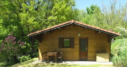 PROMOCIÓN Julio y agosto Pequeño chalet de madera en el corazón de Ardèche