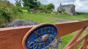 A wooden fence with a sign that reads "Kitts Cottage." - Remote Cottage with Woodburner Surrounded by Farmland  (Redruth)