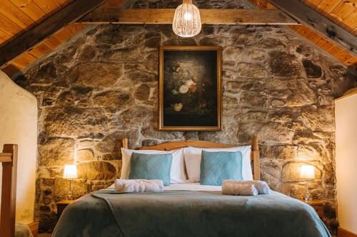 Remote Cottage with Woodburner Surrounded by Farmland 