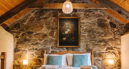 Remote Cottage with Woodburner Surrounded by Farmland