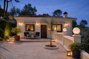 Terrace/patio - Wonderful Villa, Heated pool, Beautiful Town, Perfect for Families and Groups (Genovés)