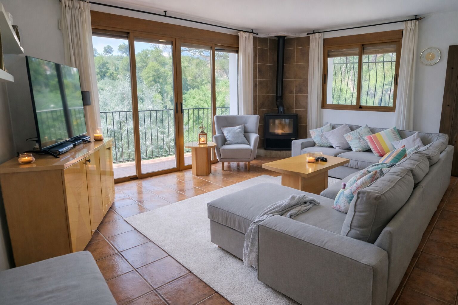 Smart-TV, Kamin, Videospiele, Netflix