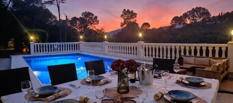 Wonderful Villa, Heated pool, Beautiful Town, Perfect for Families and Groups