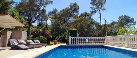 Piscina all'aperto, una piscina riscaldata