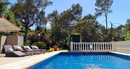 Wonderful Villa, Heated pool, Beautiful Town, Perfect for Families and Groups