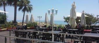House in first line of Los Monteros Beach (Marbella), Free WiFi, 