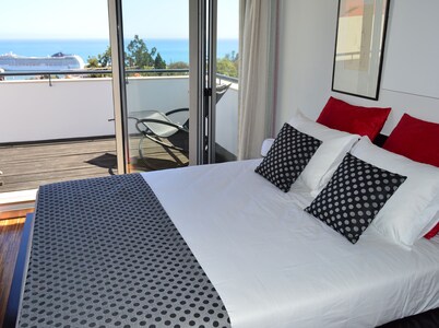 House T2 with excellent views, located in the historical center of Funchal.