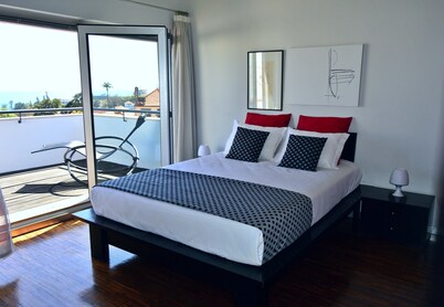 House T2 with excellent views, located in the historical center of Funchal.