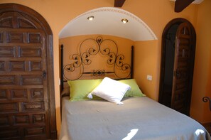 Tabla de planchar con plancha, Internet, ropa de cama