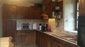 Réfrigérateur, micro-ondes, four, lave-vaisselle