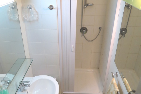 Salle d'eau. Vous y trouverez les serviettes
