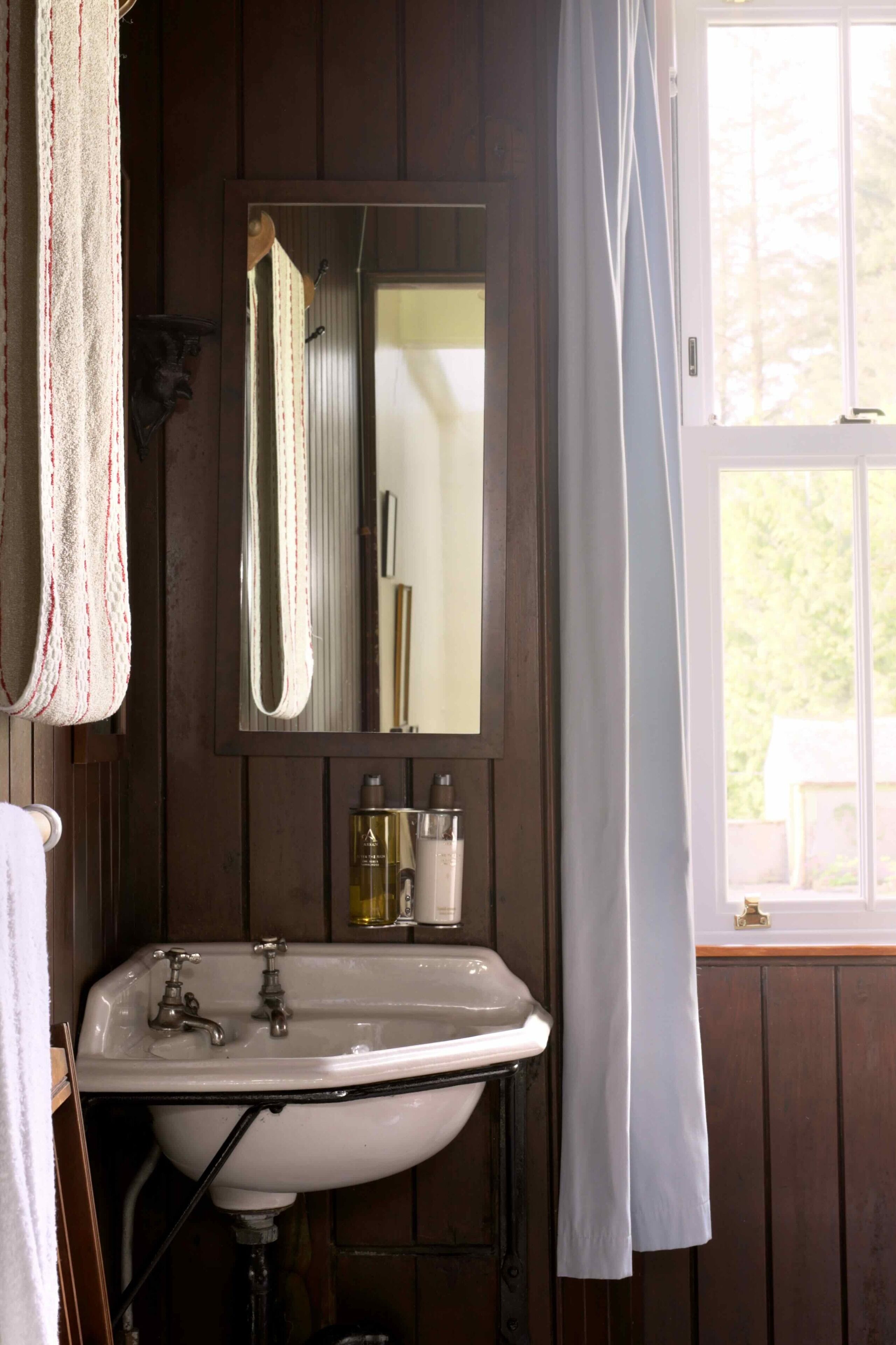 Bathtub, eco-friendly toiletries, towels
