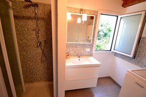Shower, hair dryer, bidet, towels - Design & Relax just steps away from the city (Modica)