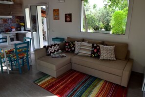 TV, books - Design & Relax just steps away from the city (Modica)