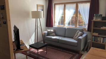 Fernseher, Bücher, Stereoanlage