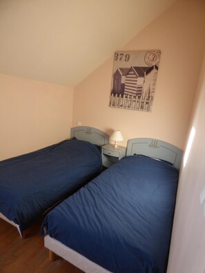 2 chambres, fer et planche à repasser, Wi-Fi, draps fournis