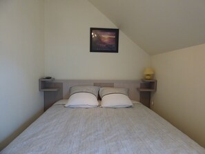 2 bedrooms, iron/ironing board, WiFi, bed sheets