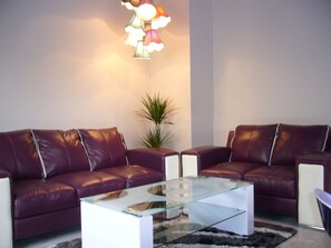 Smart TV, DVD player, books, video library - Stylish & Contemporary 5 * Fully Renovated Luxurious Holiday Cottage Ambleside  (Ambleside)