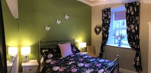 2 chambres, fer et planche à repasser, accès au Wi-Fi (inclus)