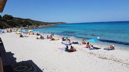 T3, Ă 350 m de la PLAGE de Bodri, Vue Mer, Climatisation, Parc paysager et clos.