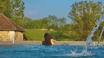 Piscine extérieure, piscine chauffée