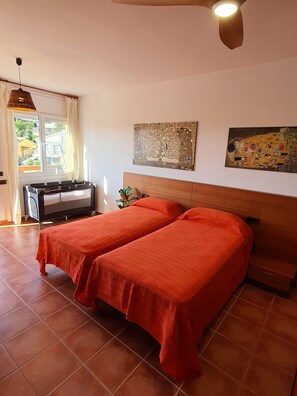 5 Schlafzimmer, Bügeleisen/Bügelbrett, kostenloses WLAN, Bettwäsche