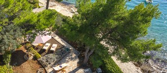 Villa Mare **** / Luxury holiday house on the beach in Vranjica (Trogir Riviera)