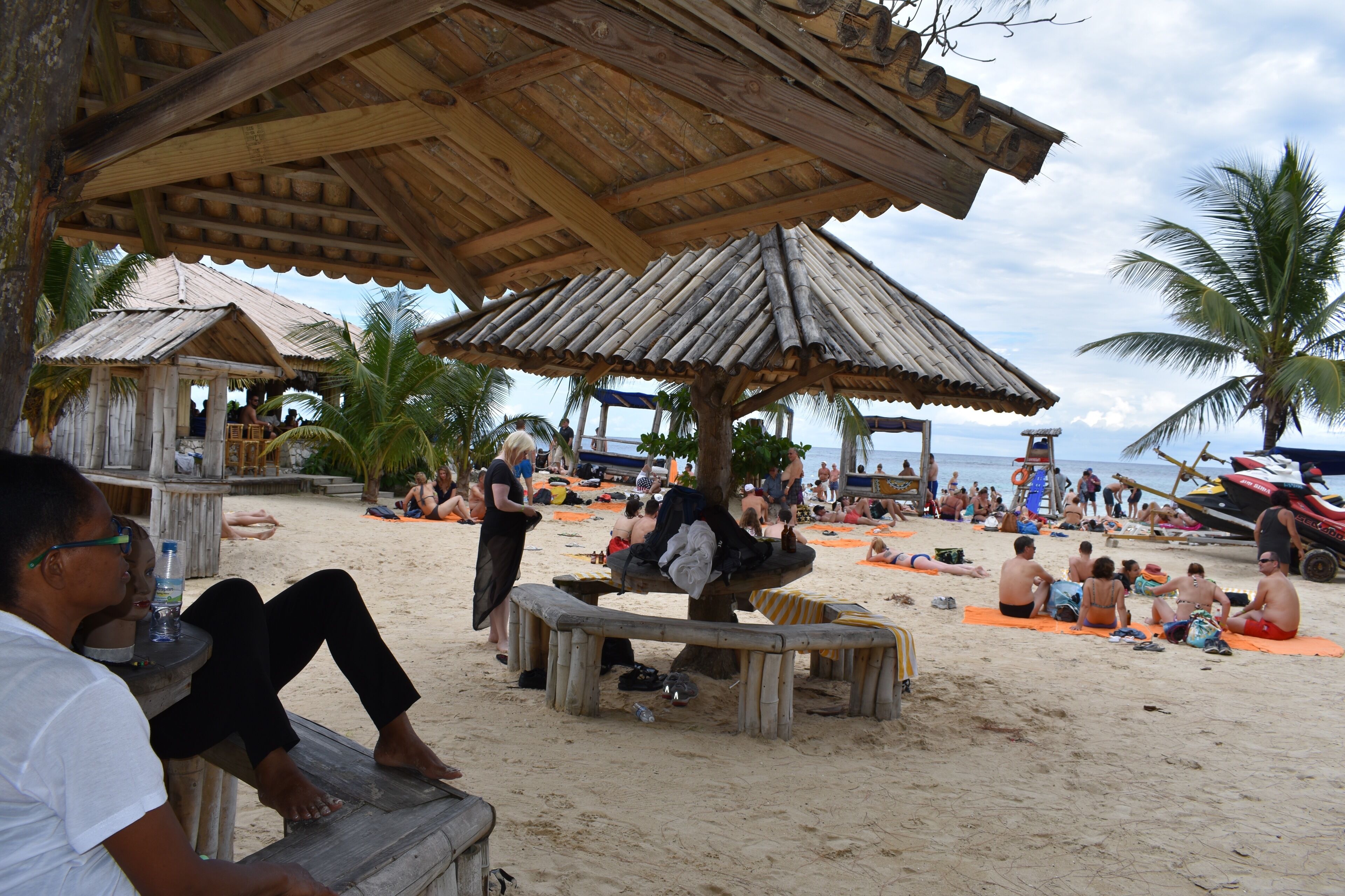 Beach nearby, sun loungers
