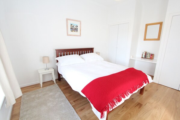 3 chambres, fer et planche à repasser, Wi-Fi, draps fournis