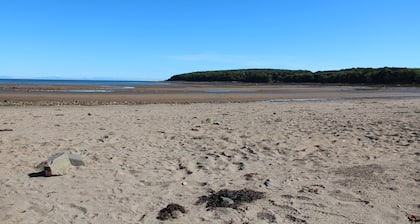 Cosy Family Cottage In Rolling Country Near Beach - Sleeps 5