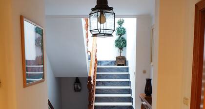 House with wonderful views in the heart of Ciudad Rodrigo. " The cherry tree "