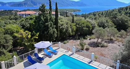 VILLA WITH TOTAL PRIVACY AND WALK DISTANCE TO THE BEACH AND FISKARDO CENTRE