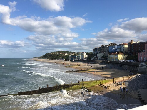 Mökki rauhallisella järvenrannalla, lähellä rantoja, kävelyretkiä ja Broadsia