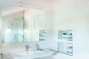 Shower, hair dryer, towels, soap - Nature idyll with sea views of the Kvarner bay (Poljane)