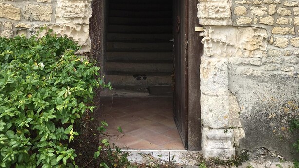An arched stone entrance with a small plaque above it, flanked by two lantern-style lights. - Unique! A seigneury of the 17th century, completely renovated, 20 minutes from the beach (Thaims)