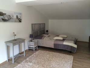 2 室のベッドルーム、旅行用ベビーベッド、WiFi (無料)