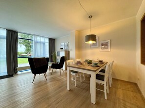 Dining - Lake view oasis with private jetty: your dream vacation apartment by the water (Mirow)