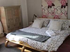 2 chambres, fer et planche à repasser, Wi-Fi gratuit, draps fournis