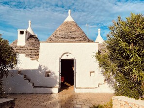 Exterior - Trullo della Luna – Authentic Trullo with Private Pool (SAN MICHELE SALENTINO)
