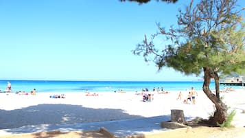 Una spiaggia nelle vicinanze