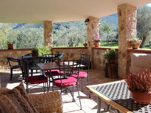 Outdoor dining - BEAUTIFUL and COZY home, in the countryside, 4km from the sea! NATURE and RELAX! (Sicilia)