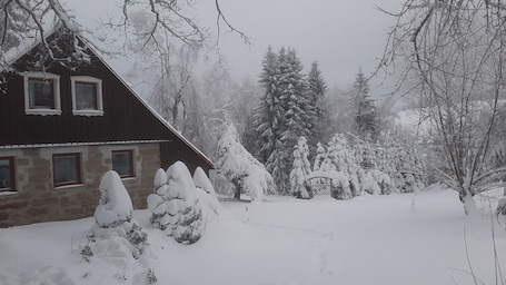 Exterior. 4 lovely apartments on beautiful place in mountains in tourist´s and ski area