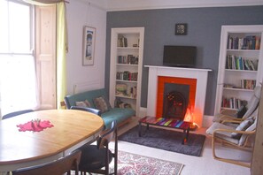 Interior - Luxurious, spacious, sunny town house 3 mins walk to the sea. (Penzance)