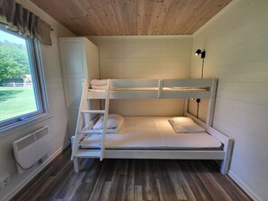 2 Schlafzimmer, Schreibtisch, Bügeleisen/Bügelbrett, kostenloses WLAN
