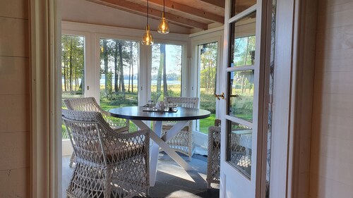 Lakeside retreat: Your stylish cottage getaway