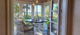 Lakeside retreat: Your stylish cottage getaway