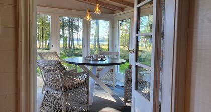 Lakeside retreat: Your stylish cottage getaway