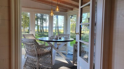 Lakeside retreat: Your stylish cottage getaway